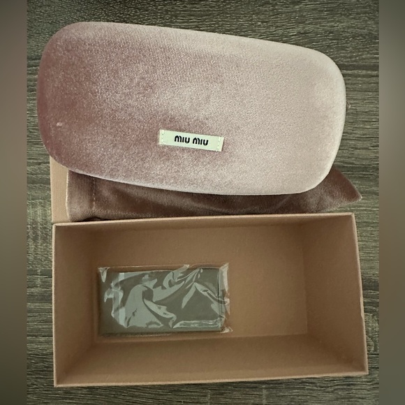 Brand New Miu Miu MU 09WS Runway Sunglasses for sale - Picture 4 of 6